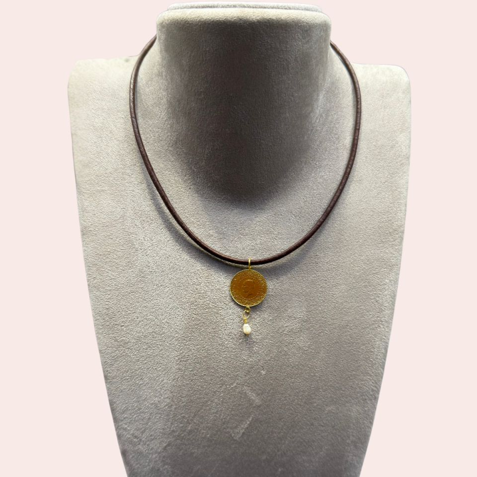 Ziynet Altın Uçlu Taşlı Deri Kolye