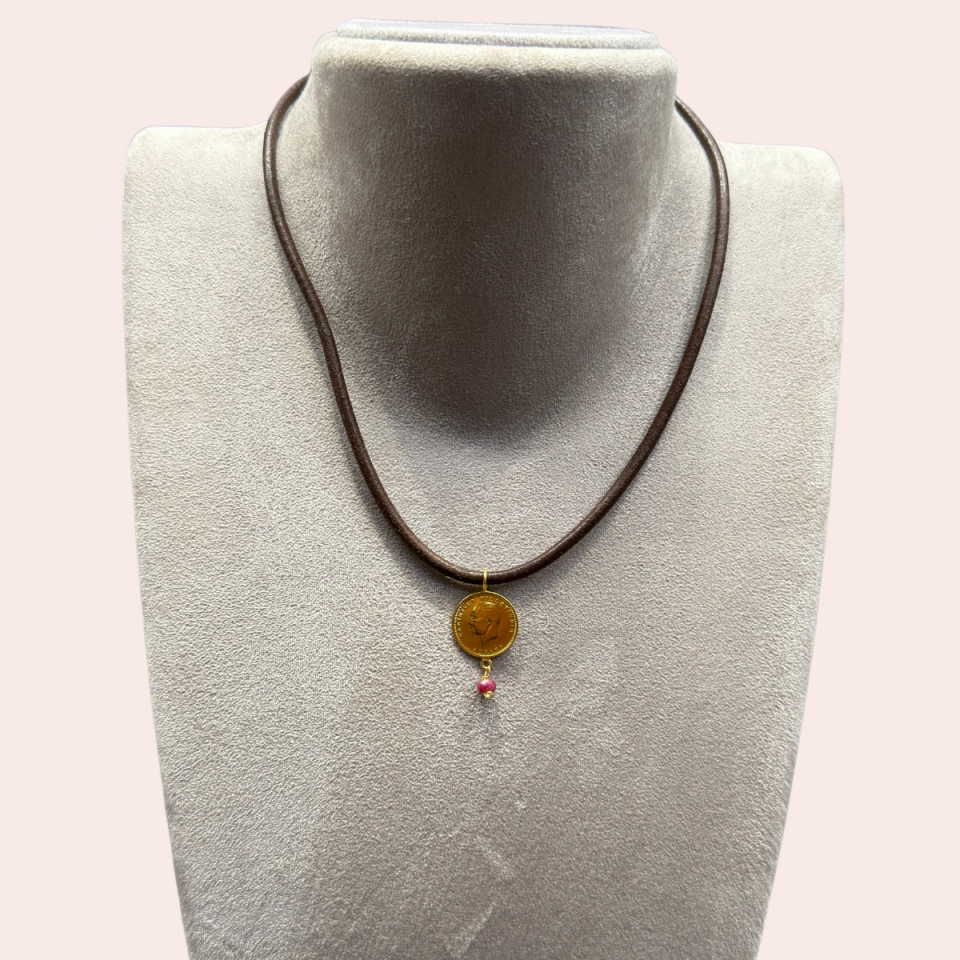 Ziynet Altın Uçlu Taşlı Deri Kolye